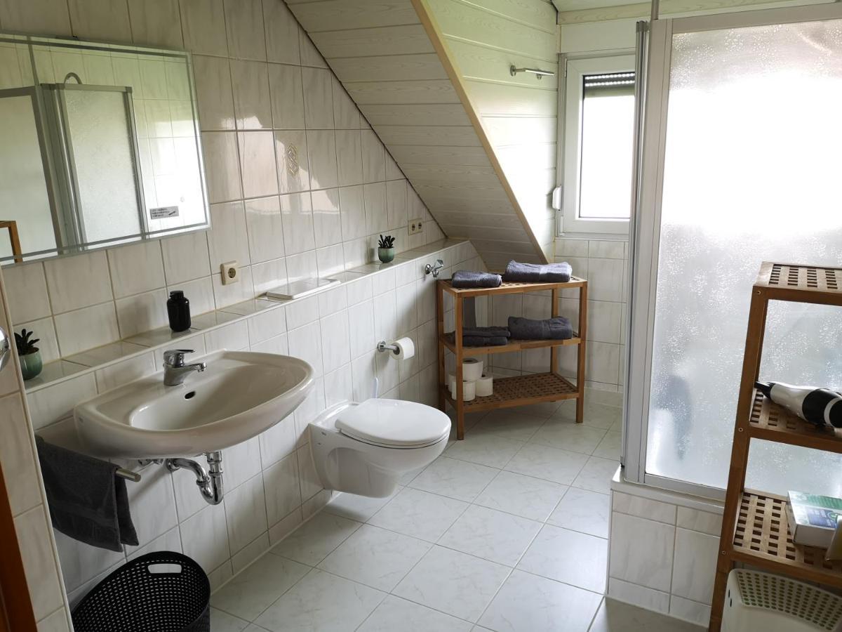 Familien-Ferienwohnung: Messe-Nähe mit Balkon und Parkplatz am Bodensee Meckenbeuren Exterior photo